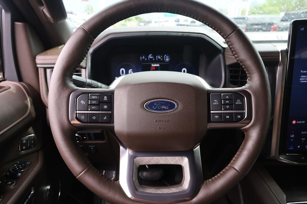 Ford Expedition Max Vehicle Full-screen Gallery Image 14