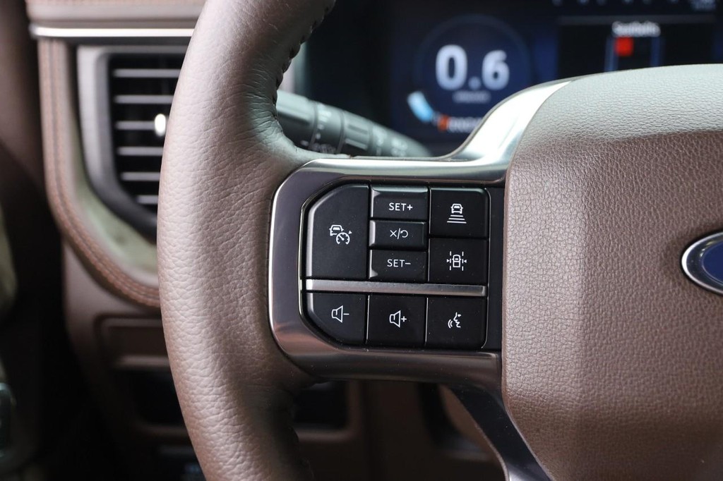 Ford Expedition Max Vehicle Full-screen Gallery Image 15