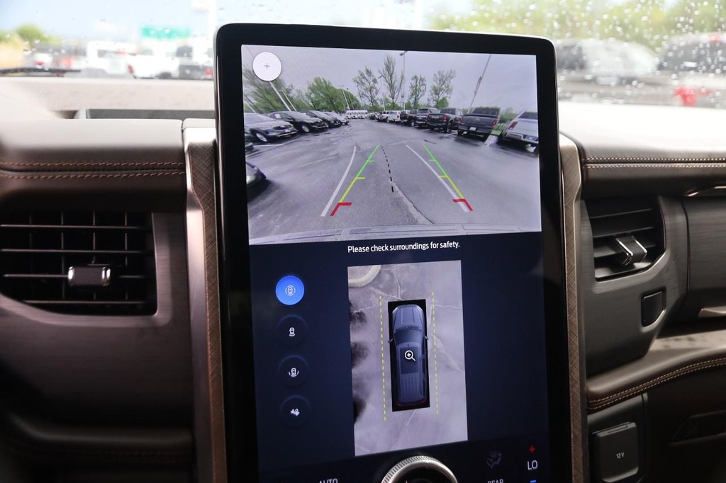 Ford Expedition Max Vehicle Full-screen Gallery Image 20