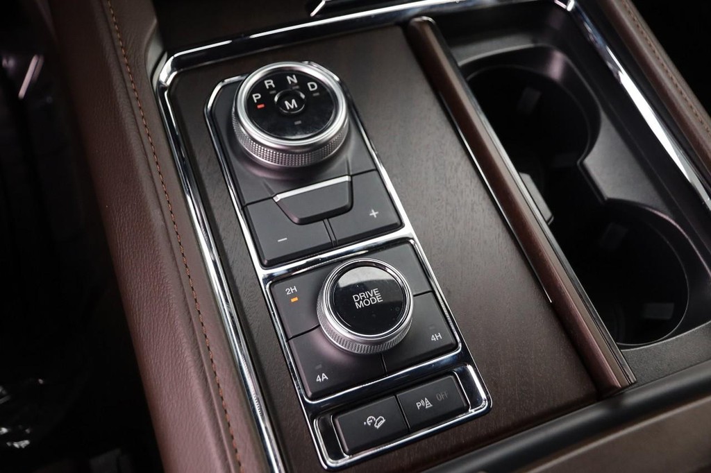 Ford Expedition Max Vehicle Full-screen Gallery Image 22
