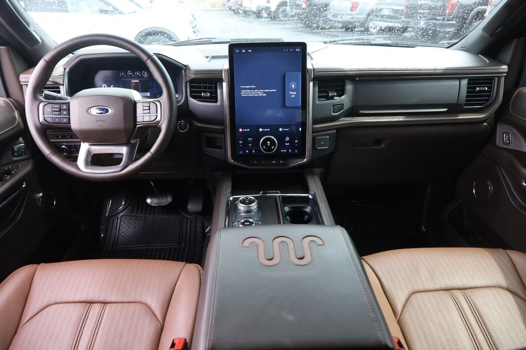 Ford Expedition Max Vehicle Full-screen Gallery Image 24