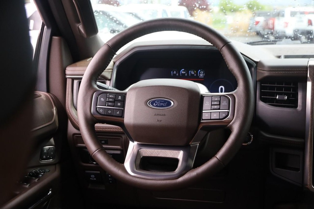 Ford Expedition Max Vehicle Full-screen Gallery Image 26