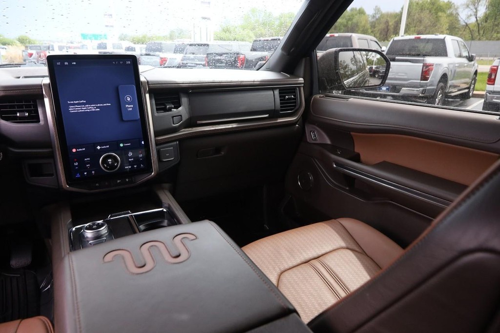 Ford Expedition Max Vehicle Full-screen Gallery Image 28