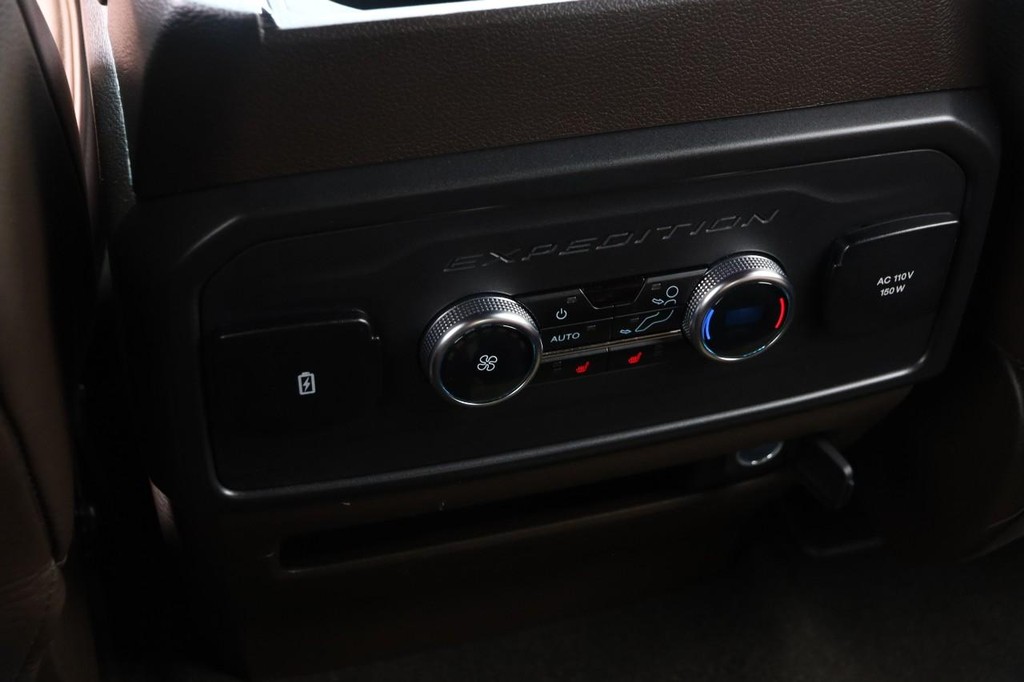 Ford Expedition Max Vehicle Full-screen Gallery Image 29