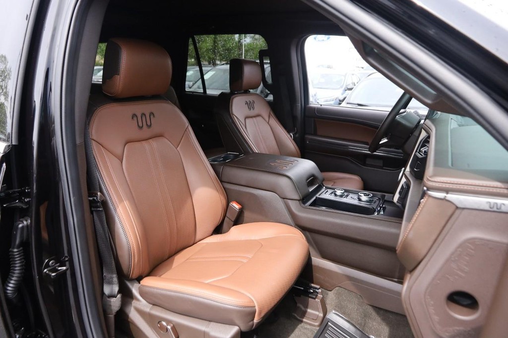 Ford Expedition Max Vehicle Full-screen Gallery Image 30