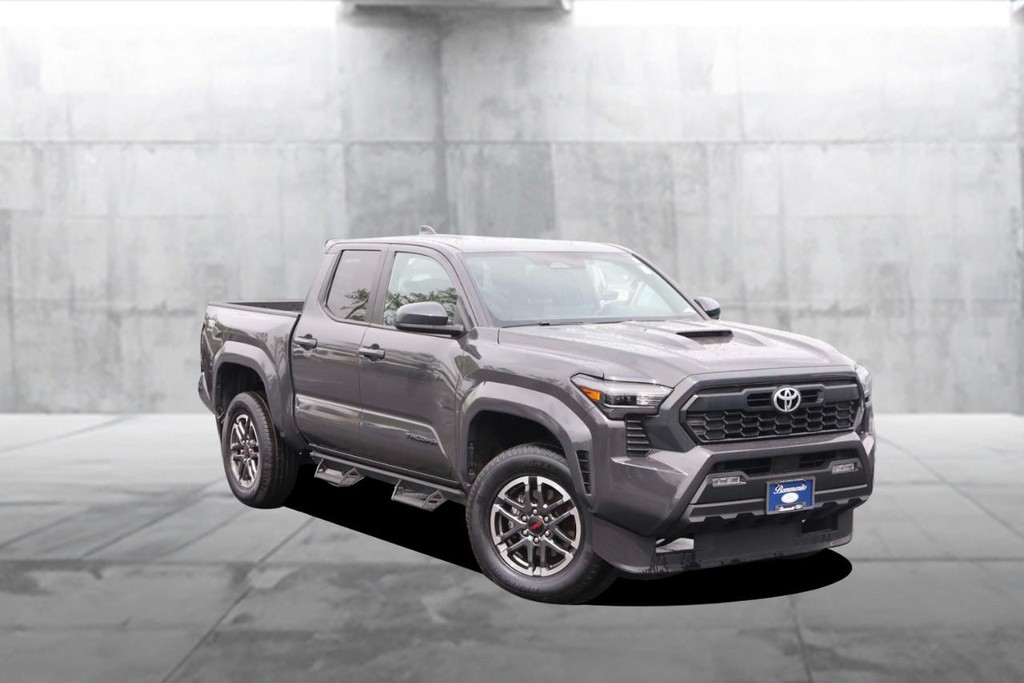Toyota Tacoma 4WD Vehicle Full-screen Gallery Image 2