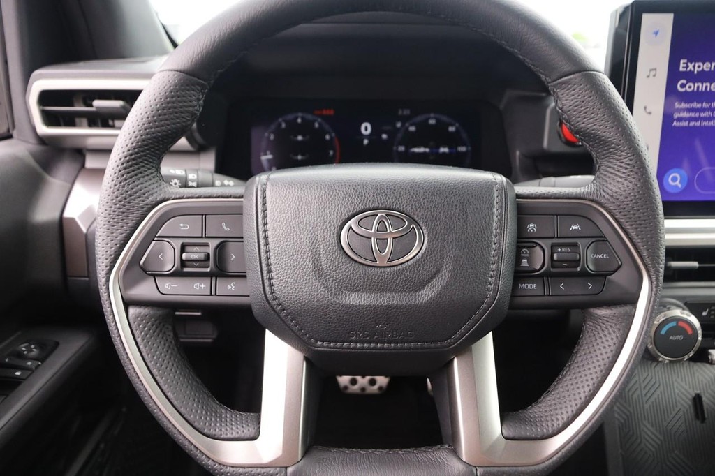 Toyota Tacoma 4WD Vehicle Full-screen Gallery Image 10