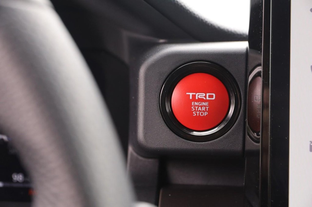 Toyota Tacoma 4WD Vehicle Full-screen Gallery Image 14