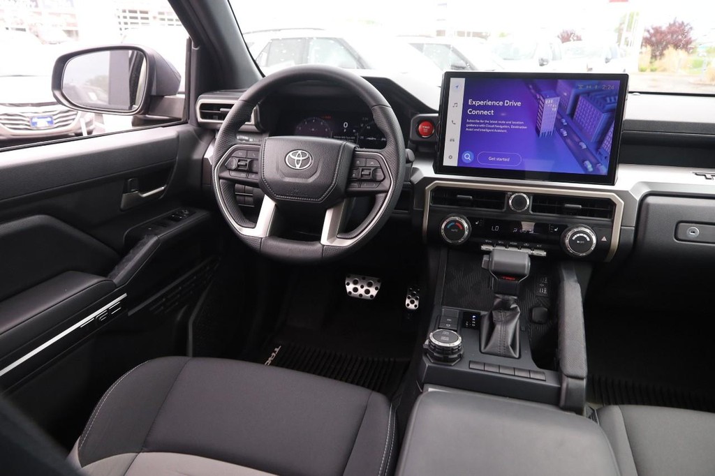 Toyota Tacoma 4WD Vehicle Full-screen Gallery Image 22