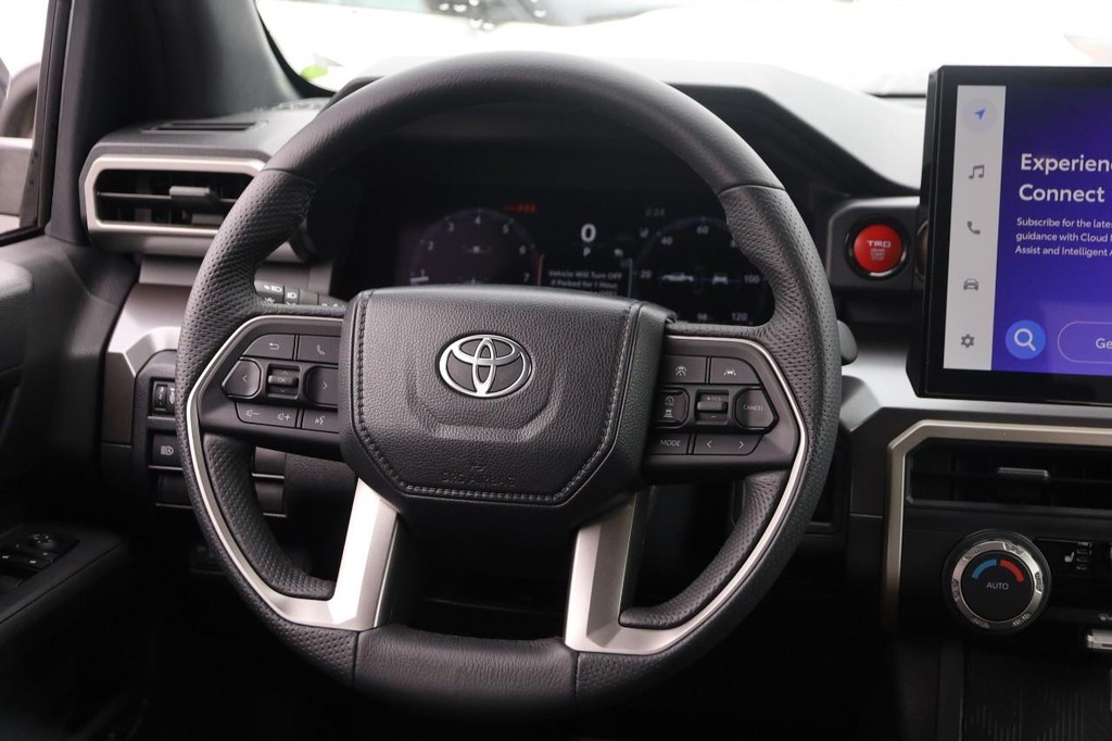 Toyota Tacoma 4WD Vehicle Full-screen Gallery Image 23
