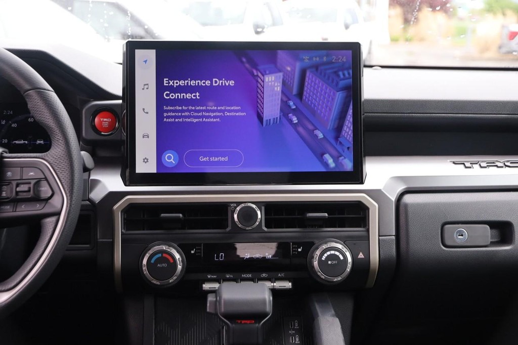 Toyota Tacoma 4WD Vehicle Full-screen Gallery Image 24