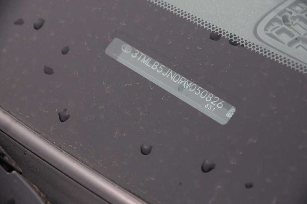 Toyota Tacoma 4WD Vehicle Full-screen Gallery Image 29