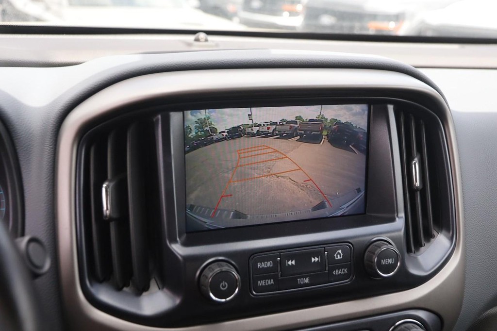 Chevrolet Colorado Vehicle Full-screen Gallery Image 16