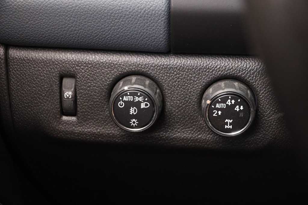 Chevrolet Colorado Vehicle Full-screen Gallery Image 18