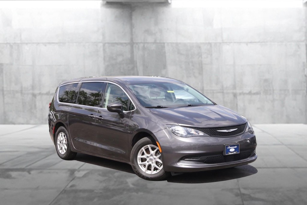 Chrysler Voyager Vehicle Image 02