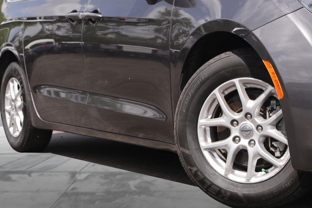Chrysler Voyager Vehicle Image 03