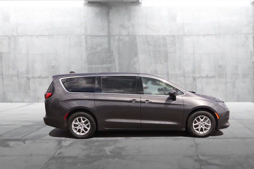 Chrysler Voyager Vehicle Image 05