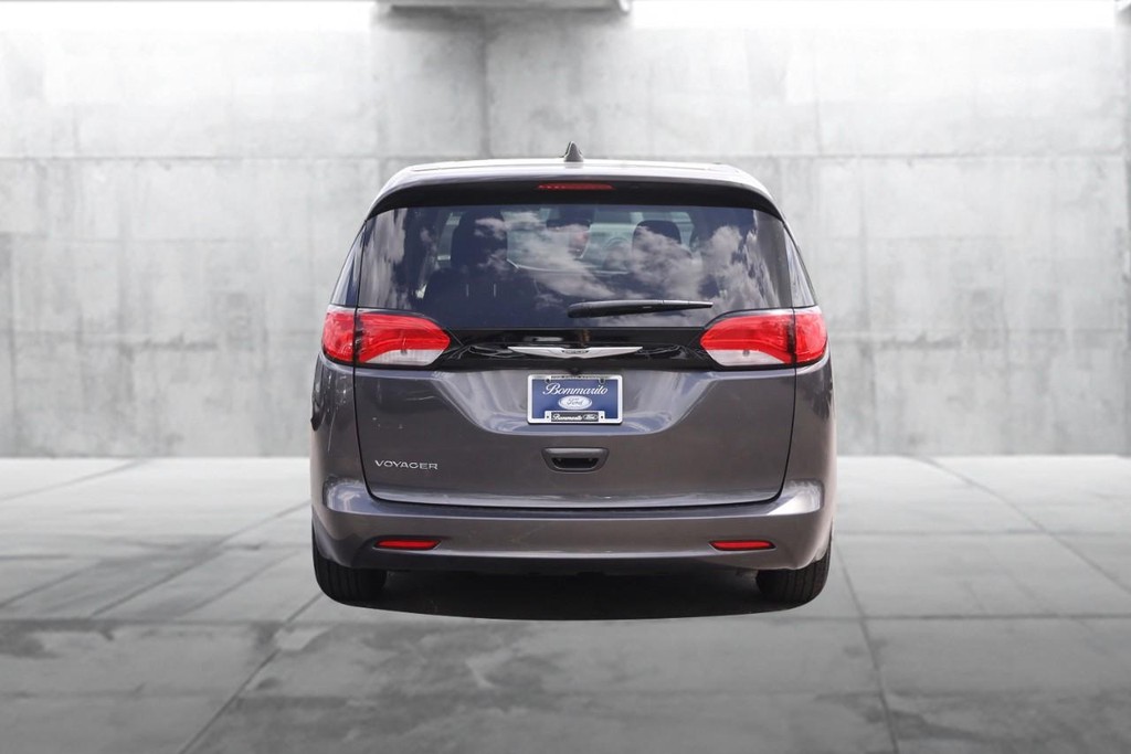 Chrysler Voyager Vehicle Image 06