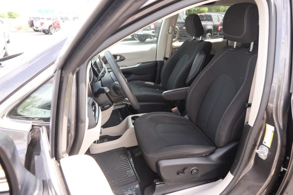 Chrysler Voyager Vehicle Image 09