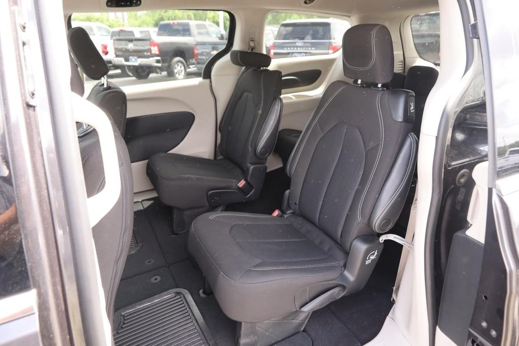 Chrysler Voyager Vehicle Image 10