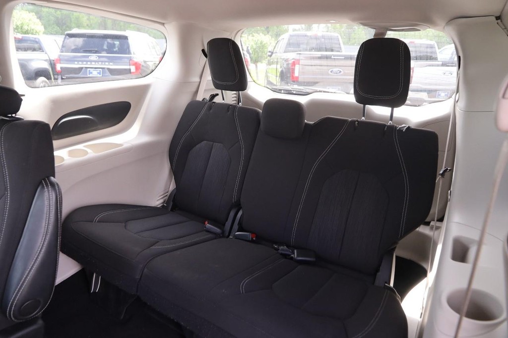 Chrysler Voyager Vehicle Image 11