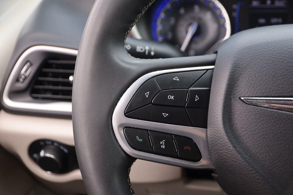 Chrysler Voyager Vehicle Image 13