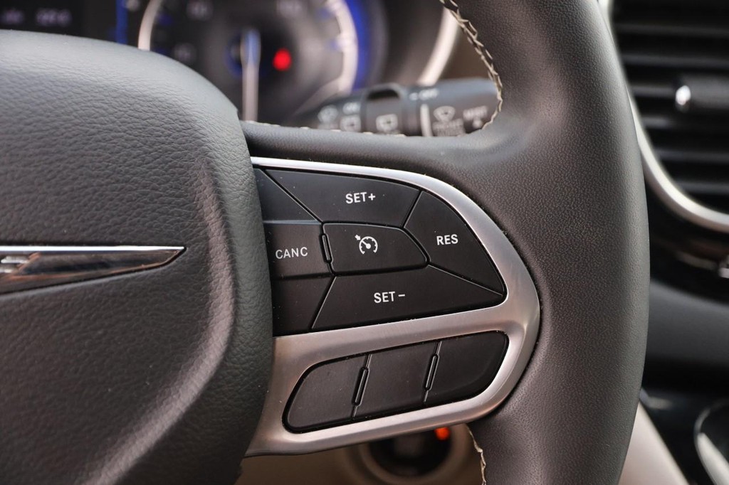 Chrysler Voyager Vehicle Image 14