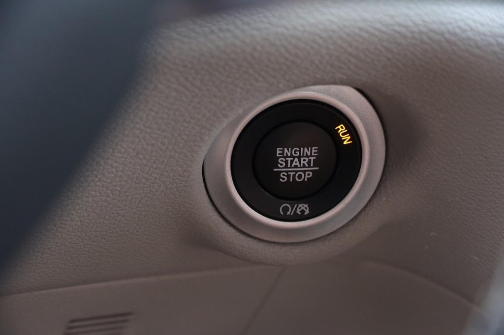Chrysler Voyager Vehicle Image 16