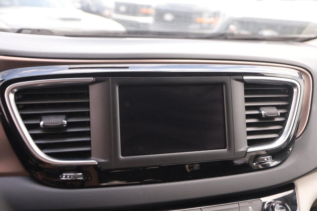 Chrysler Voyager Vehicle Image 17