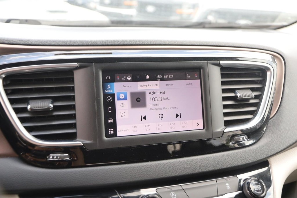 Chrysler Voyager Vehicle Image 18
