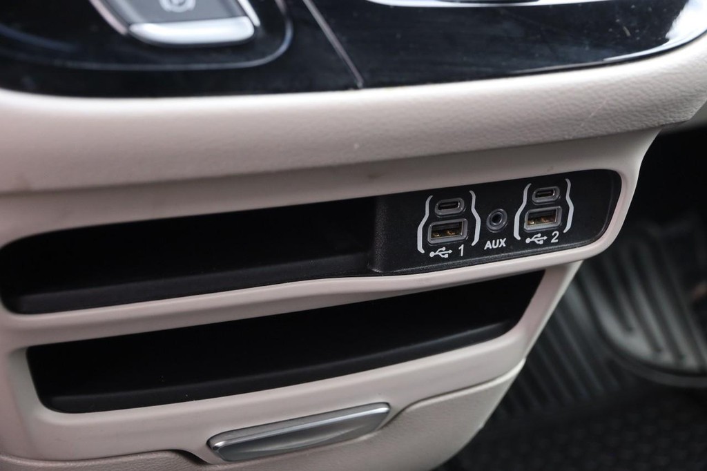 Chrysler Voyager Vehicle Image 21