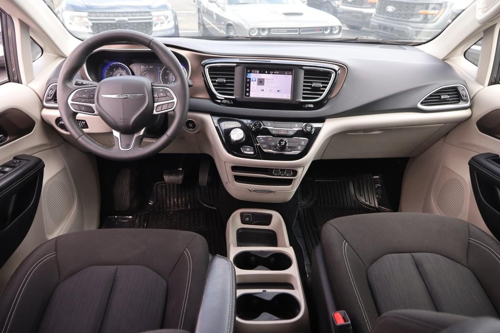 Chrysler Voyager Vehicle Image 23
