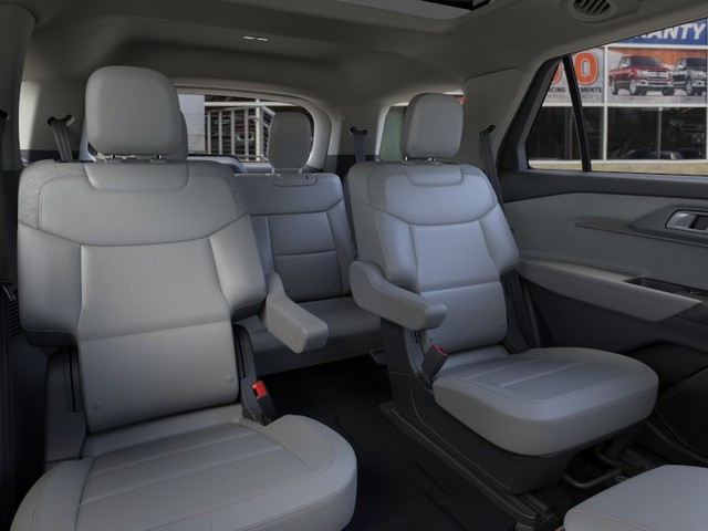 Ford Explorer Vehicle Image 11