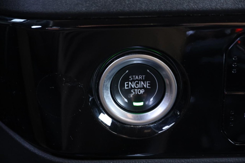 Chevrolet Silverado 1500 Vehicle Full-screen Gallery Image 14