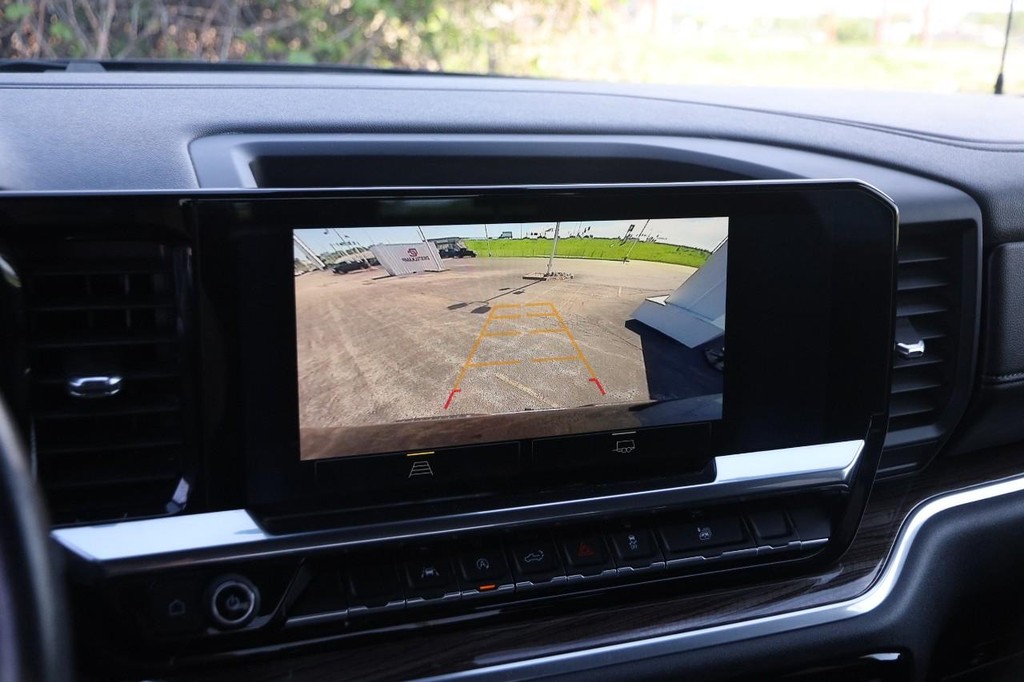 Chevrolet Silverado 1500 Vehicle Full-screen Gallery Image 16