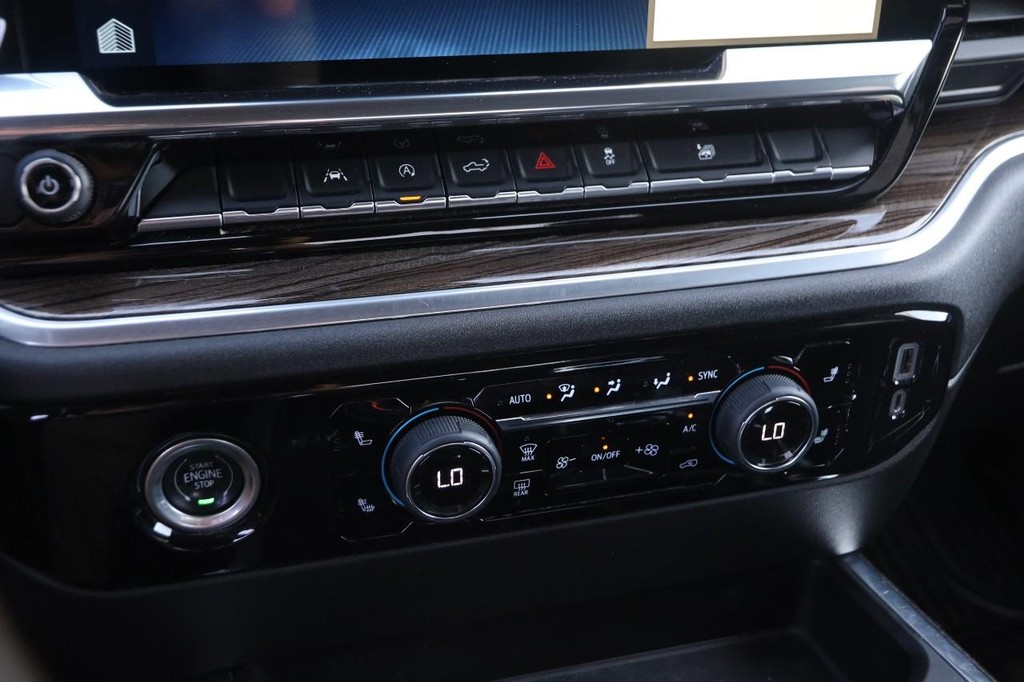 Chevrolet Silverado 1500 Vehicle Full-screen Gallery Image 17