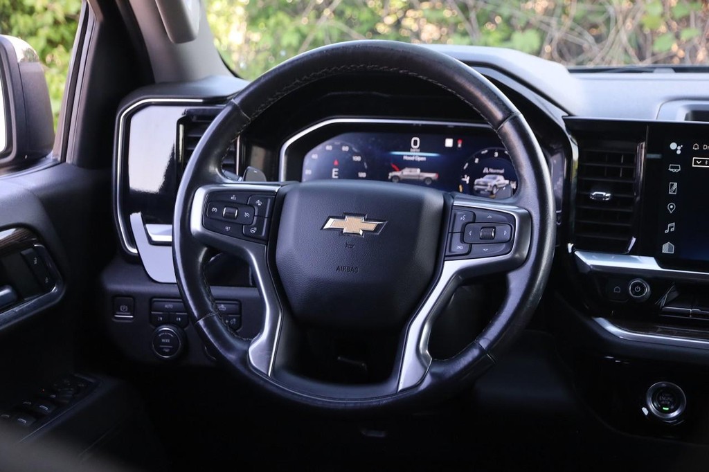 Chevrolet Silverado 1500 Vehicle Full-screen Gallery Image 22