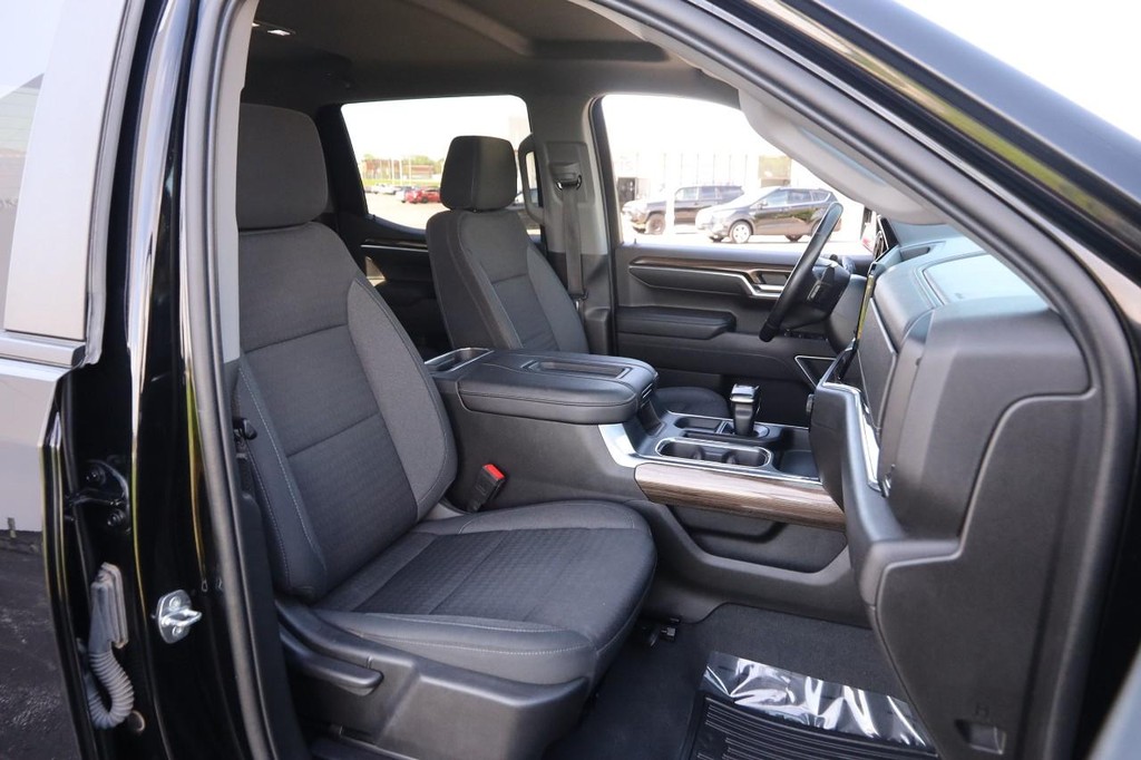 Chevrolet Silverado 1500 Vehicle Full-screen Gallery Image 25