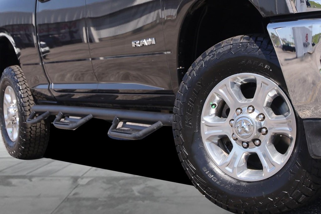 Ram 2500 Vehicle Full-screen Gallery Image 3