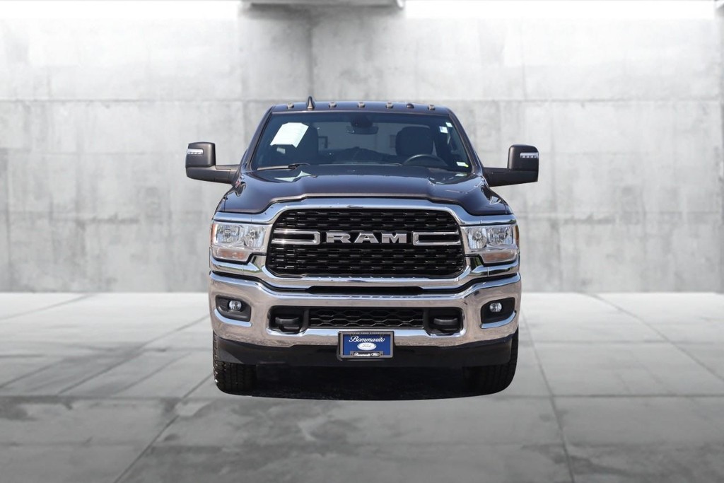 Ram 2500 Vehicle Full-screen Gallery Image 4
