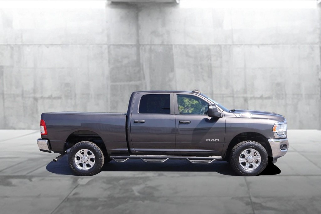Ram 2500 Vehicle Full-screen Gallery Image 5
