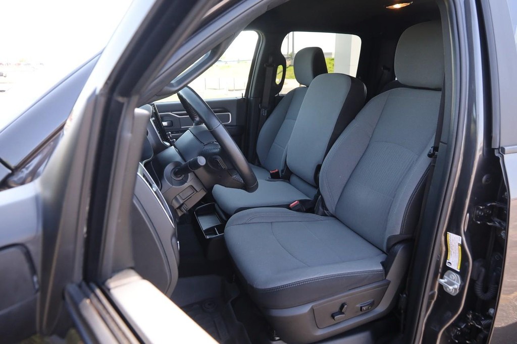 Ram 2500 Vehicle Full-screen Gallery Image 8