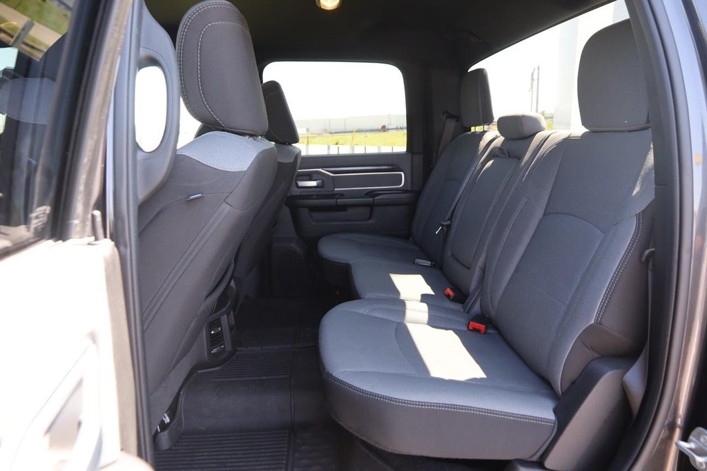 Ram 2500 Vehicle Full-screen Gallery Image 9