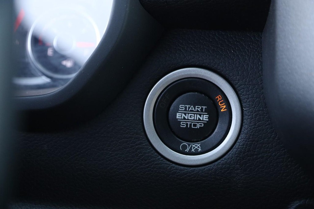 Ram 2500 Vehicle Full-screen Gallery Image 14