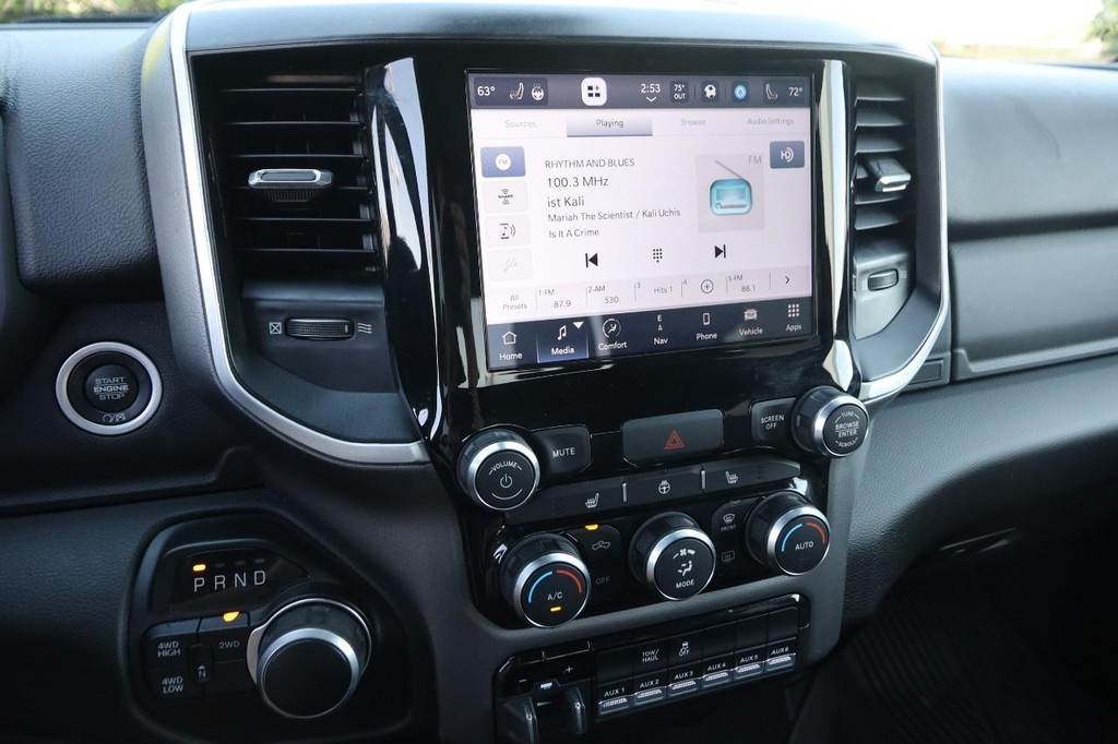 Ram 2500 Vehicle Full-screen Gallery Image 16