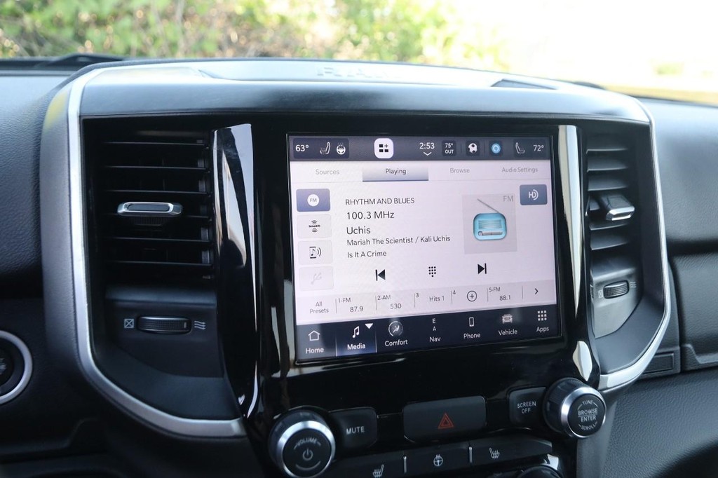 Ram 2500 Vehicle Full-screen Gallery Image 17