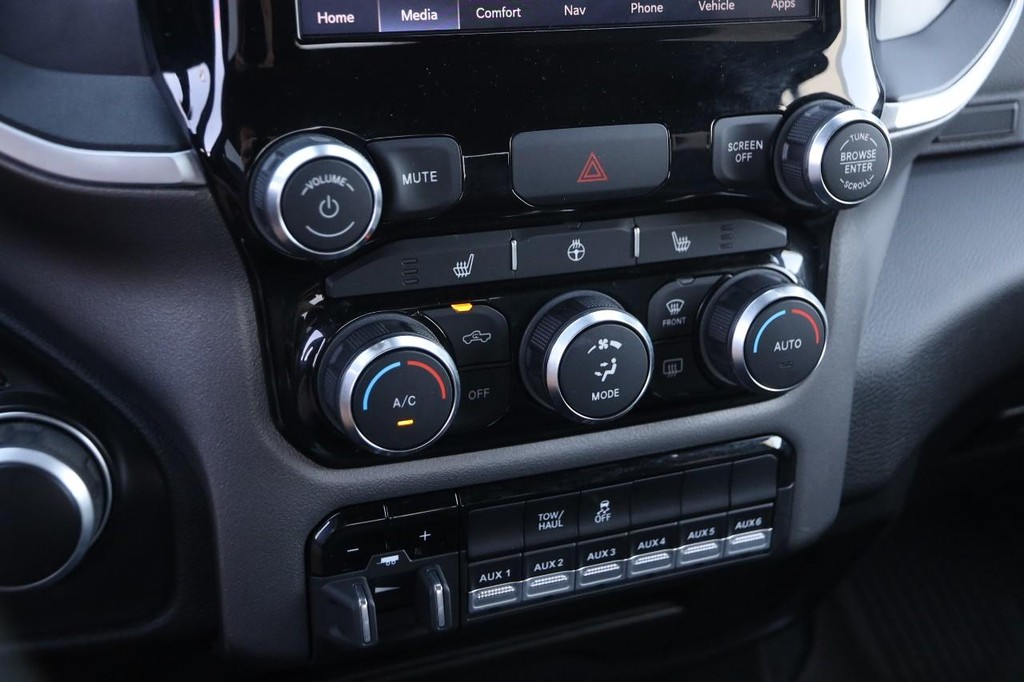 Ram 2500 Vehicle Full-screen Gallery Image 19