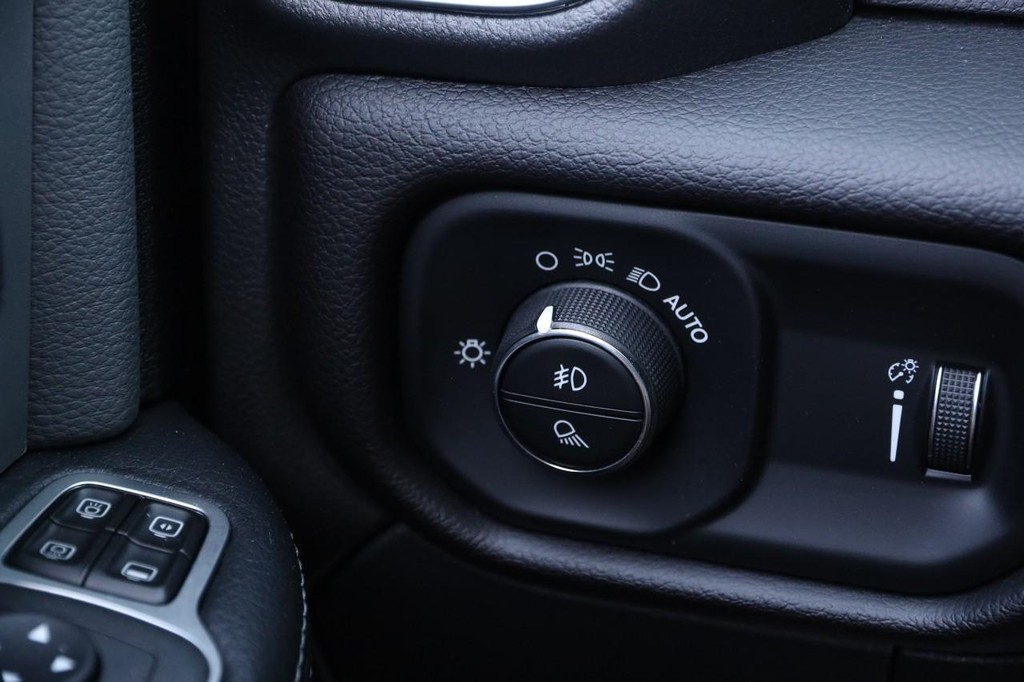 Ram 2500 Vehicle Full-screen Gallery Image 20