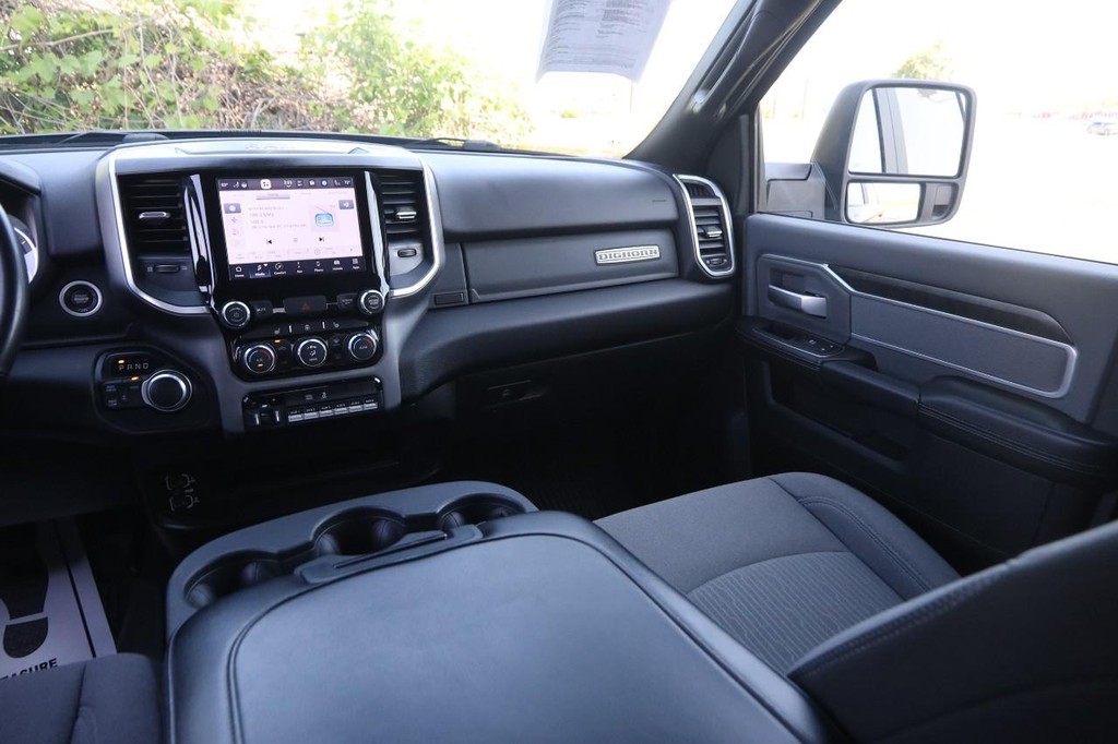 Ram 2500 Vehicle Full-screen Gallery Image 25