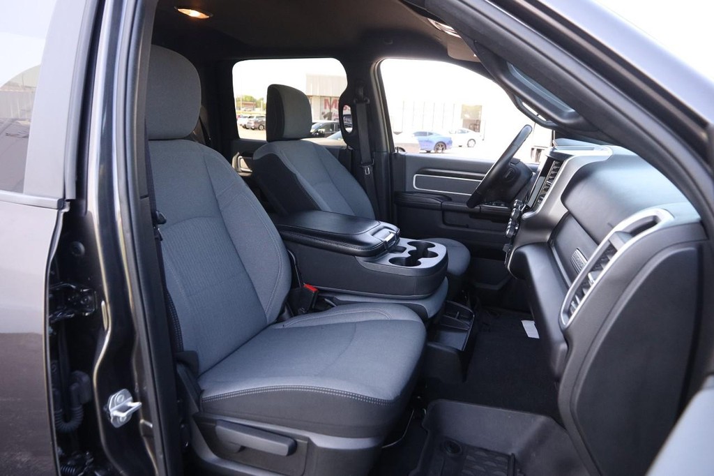 Ram 2500 Vehicle Full-screen Gallery Image 26